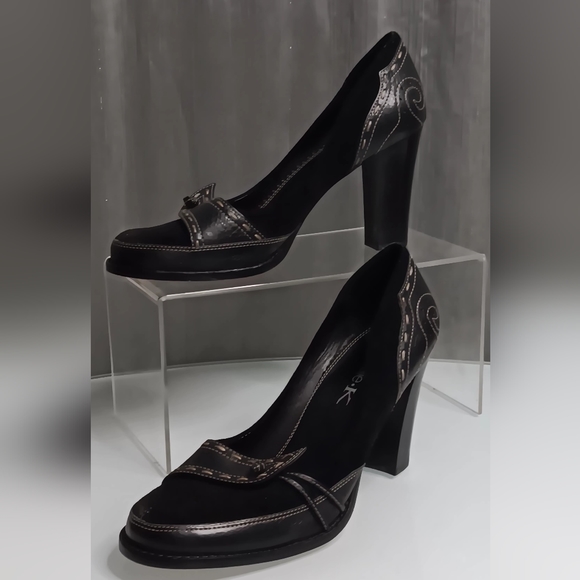 *Like New* MICHELLE K. Genuine Leather & Suede Embroidered Heels: sz. 9 - Picture 6 of 7